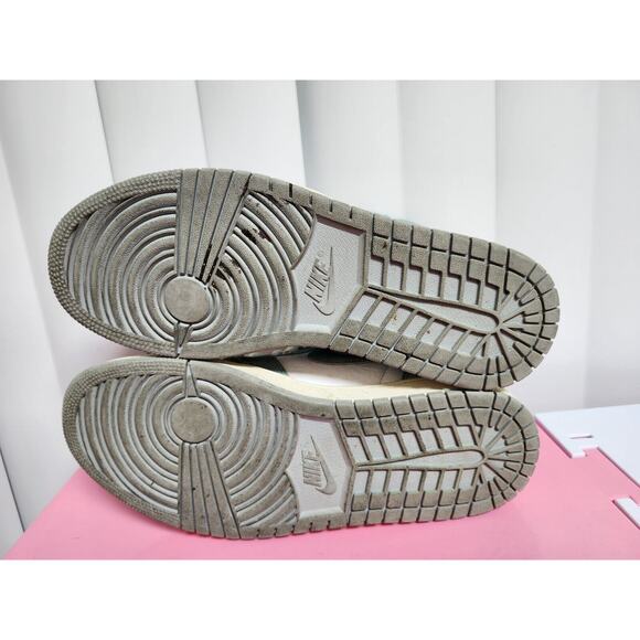 Size 10- Jordan 1 Retro OG High Turbo Green 555088-311‎ - Picture 9 of 9